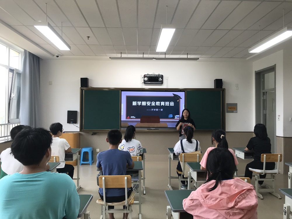 班会.jpg 班会.jpg