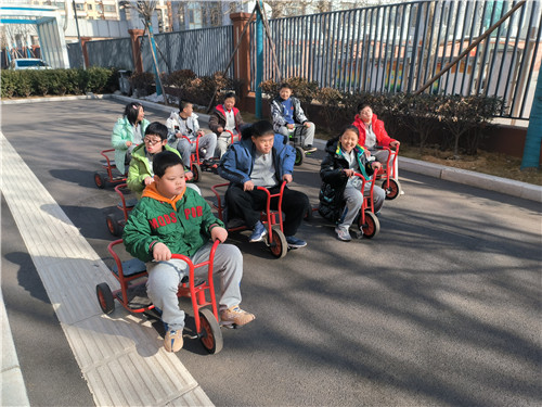 骑小车.jpg