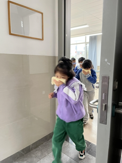 出教室_毒霸看图_副本.jpg