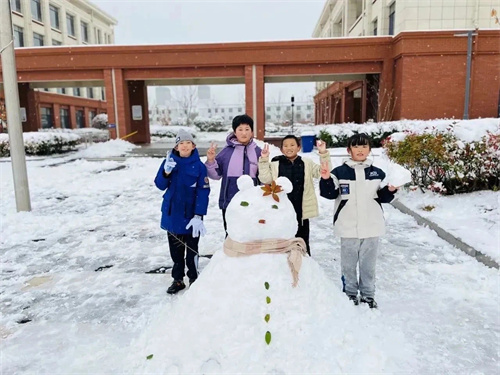 打雪仗2.jpg 打雪仗2.jpg