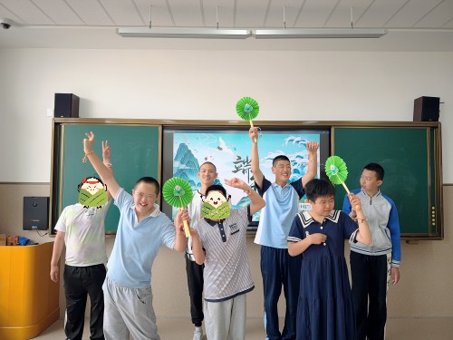 大家戴着手绳大合照.jpg 大家戴着手绳大合照.jpg