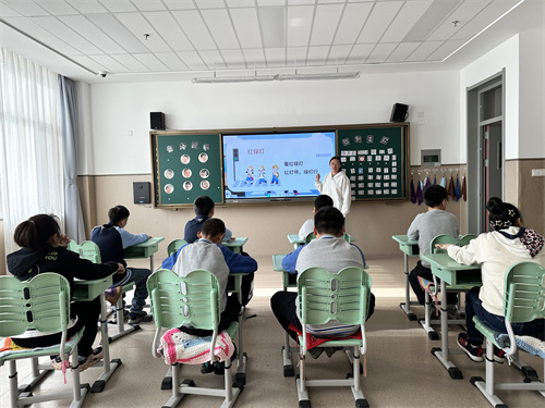 学习交通安全知识2.jpg