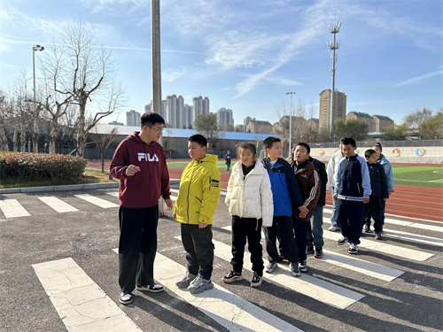 过马路要走斑马线.jpg