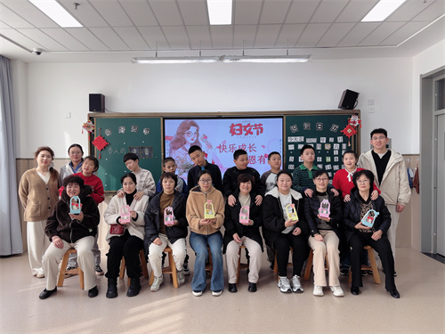 亲子作品集体展示.jpg 亲子作品集体展示.jpg