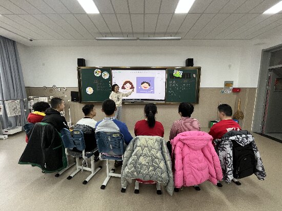 绘本故事—《妈妈和我》.JPG