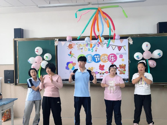 才艺表演《妈妈你真好看》.png