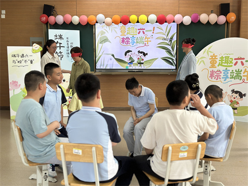 蒙眼寻娃4.jpg